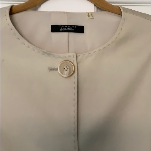 Tahari cream 3 button blazer - Picture 3 of 4